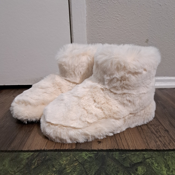 Wild Diva Shoes - 💜Wild Diva Winter Faux Fur Boots💜